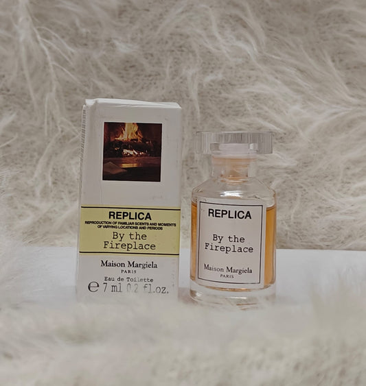 Replica By The Fireplace Miniature - 7ml (Non Atomiser)